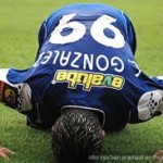 Christian Gonzales sujud syukur