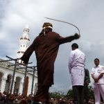 Aceh Hukum Cambuk 11 Orang yang Terbukti Pacaran